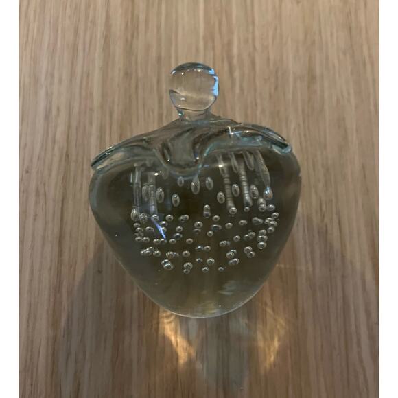 Vintage Strawberry Paperweight Art Clear Glass Controlled Bubbles 4" Wide - Picture 8 of 10